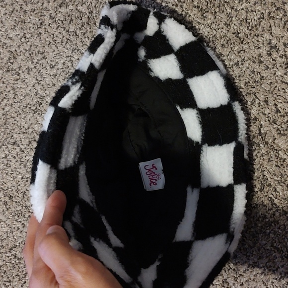 Girls Fuzzy Bucket Hat - Picture 3 of 5